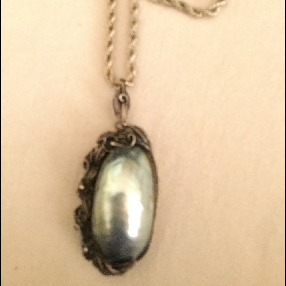Mobe Pearl Necklace